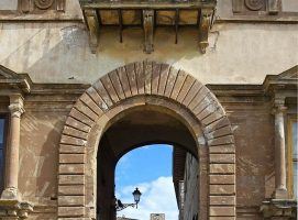 Visit Colle di Val d'Elsa Palazzo Campana panorama porta