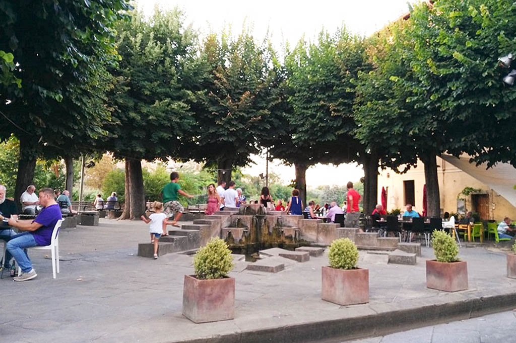 Visit Colle di Val d'Elsa borgo toscano piazza Santa Caterina