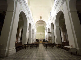 Visit Colle di Val d'Elsa Toscana Concattedrale Santi Alberto e Marziale - Duomo Colle navata centrale