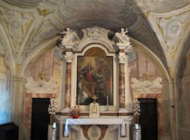 Visit Colle di Val d'Elsa borgo toscano Cripta della Misericordia di Colle altare