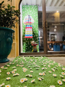 BiancaTilde abiti essenze moda artigianale profumeria artistica vetrina primavera visit Colle di Val d'Elsa